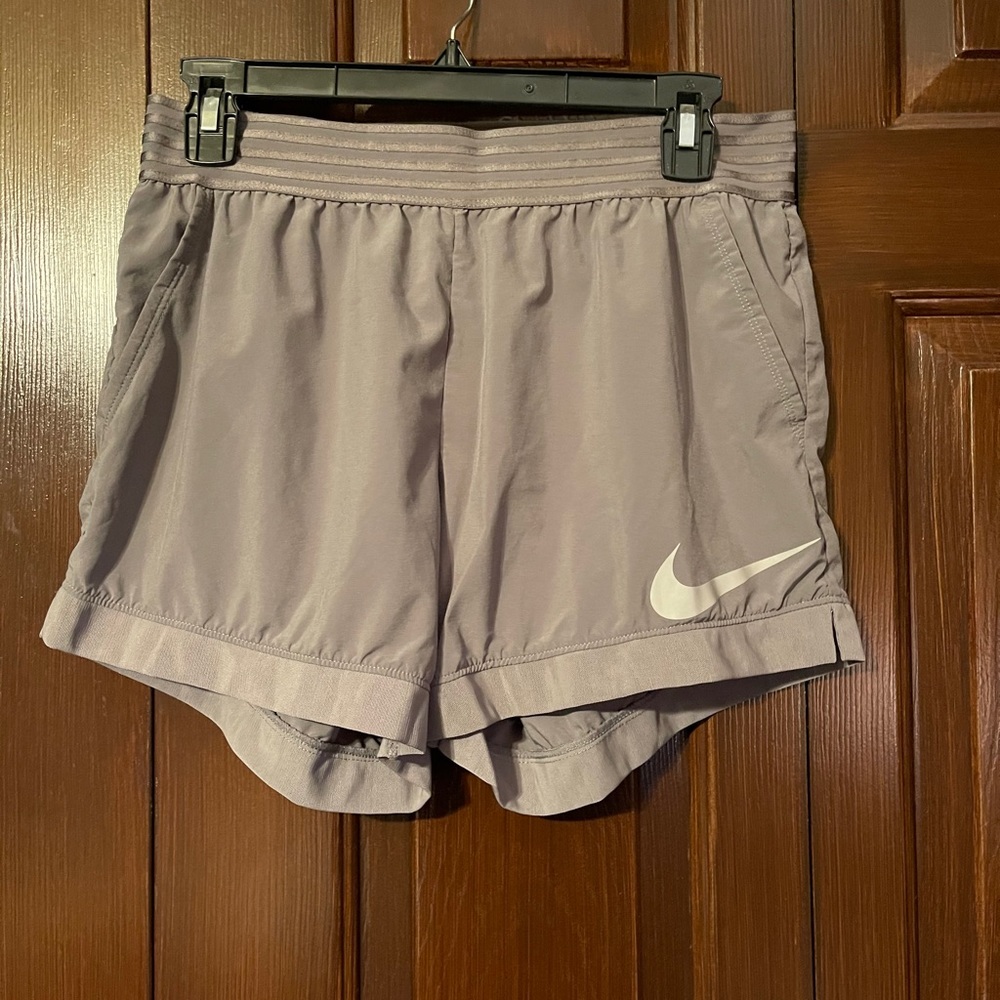 NIKE ATHLETIC SHORTS